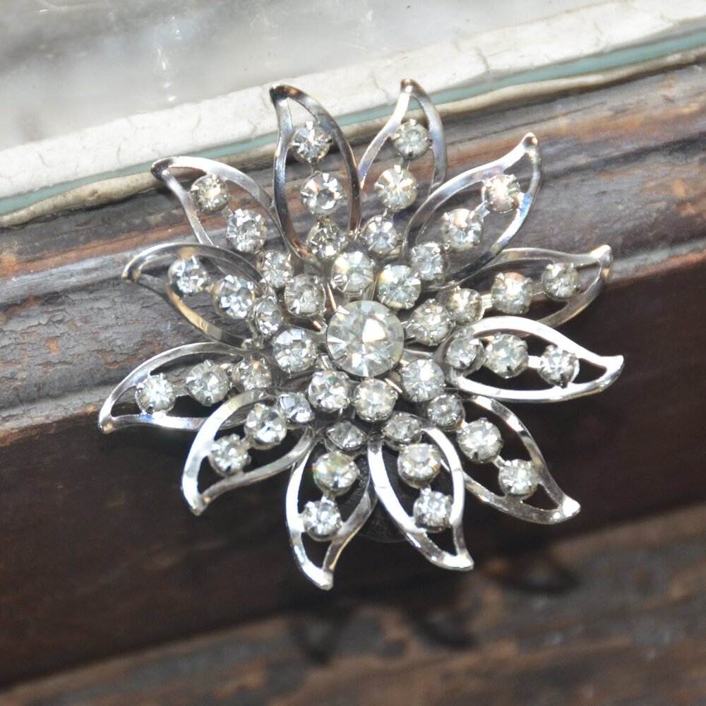 vintage rhinestone openwork silver tone star burst starburst flower brooch pin